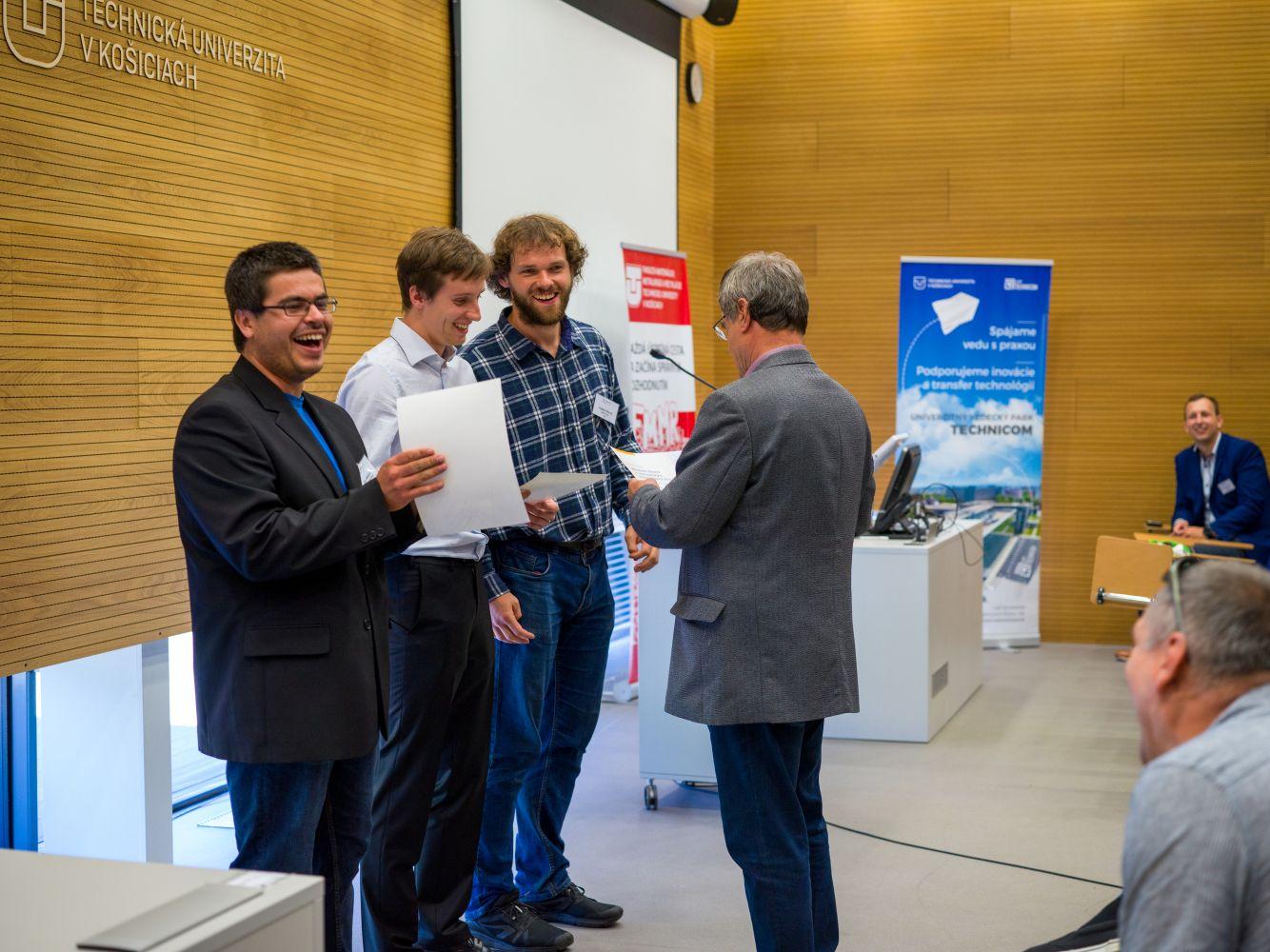 Ceny za nejlepší poster z konference Moderné trendy v anorganických technológiách 2021