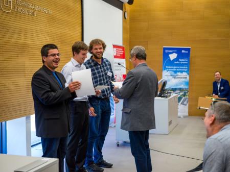  ◳ trendy 2021 (jpg) → (šířka 450px)